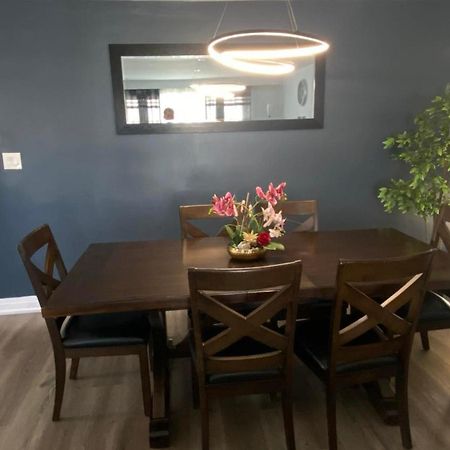 Spectacular 3 Bedroom 2 Wr House - Close To Airport 토론토 외부 사진