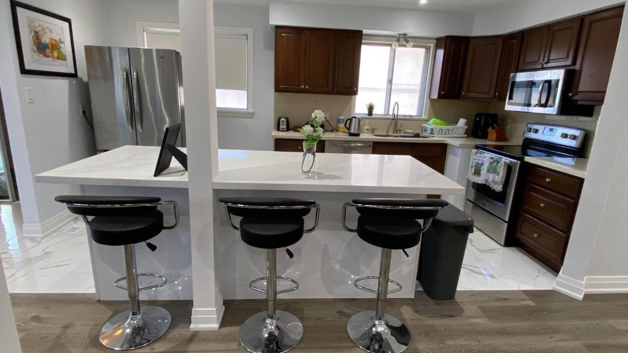 Spectacular 3 Bedroom 2 Wr House - Close To Airport 토론토 외부 사진