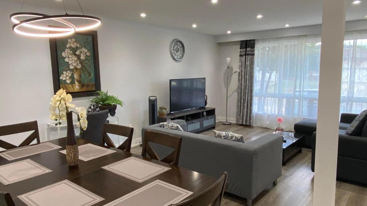 Spectacular 3 Bedroom 2 Wr House - Close To Airport 토론토 외부 사진