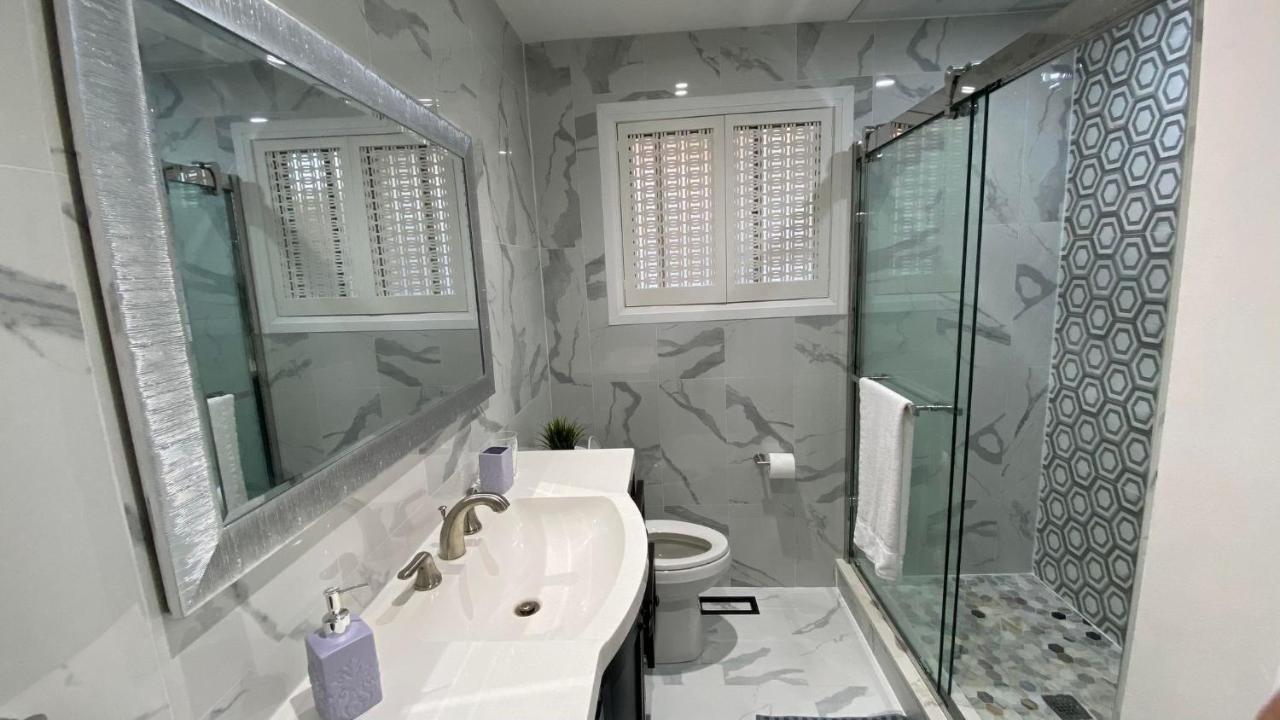 Spectacular 3 Bedroom 2 Wr House - Close To Airport 토론토 외부 사진