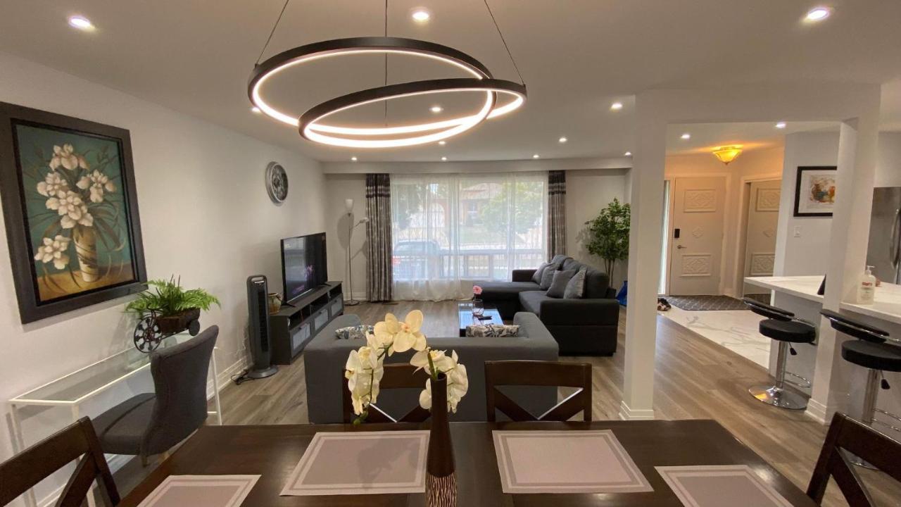 Spectacular 3 Bedroom 2 Wr House - Close To Airport 토론토 외부 사진