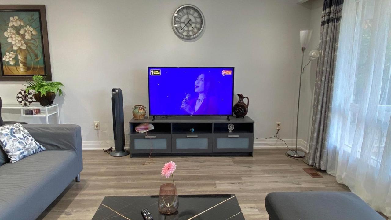 Spectacular 3 Bedroom 2 Wr House - Close To Airport 토론토 외부 사진