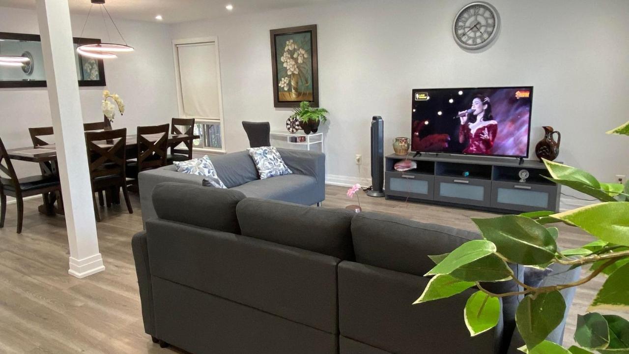 Spectacular 3 Bedroom 2 Wr House - Close To Airport 토론토 외부 사진