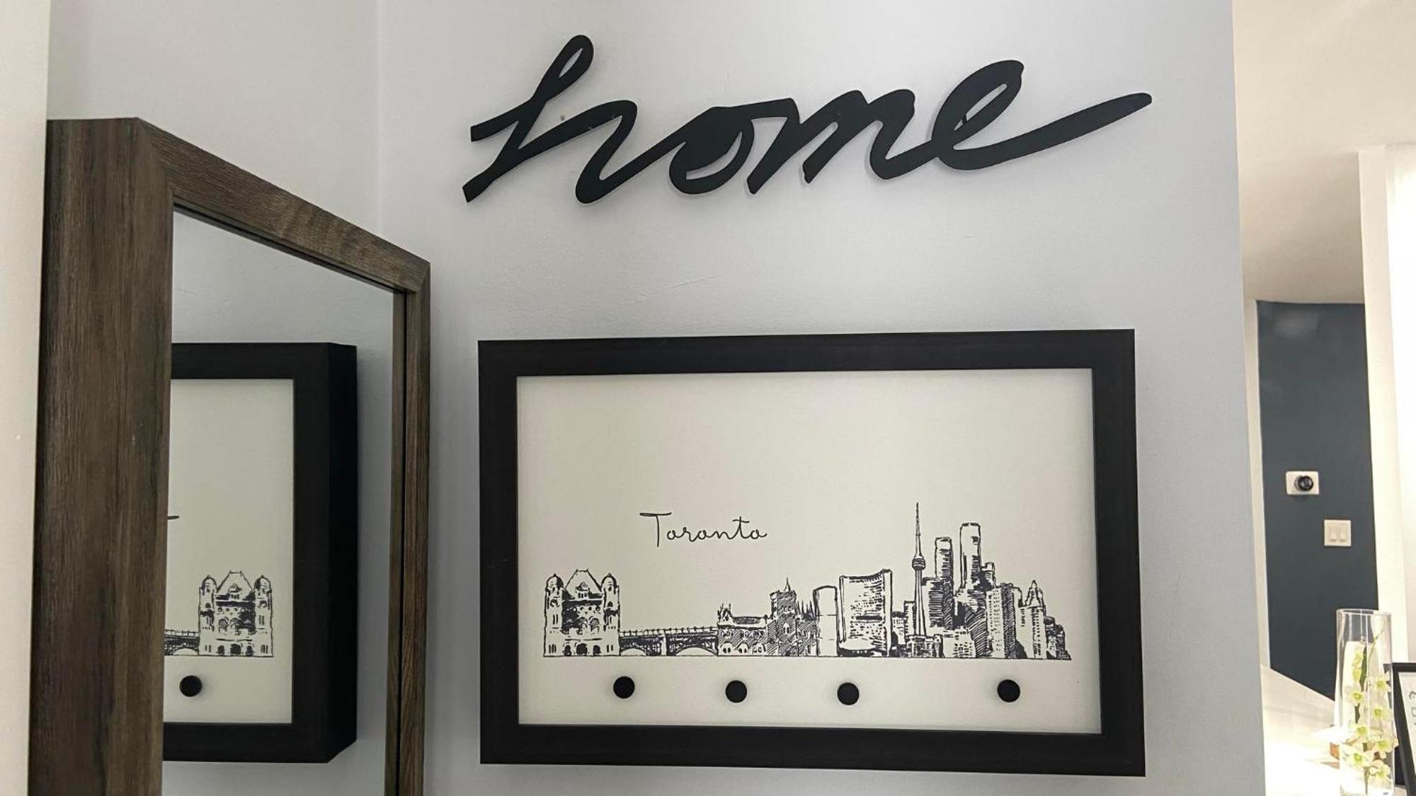 Spectacular 3 Bedroom 2 Wr House - Close To Airport 토론토 외부 사진