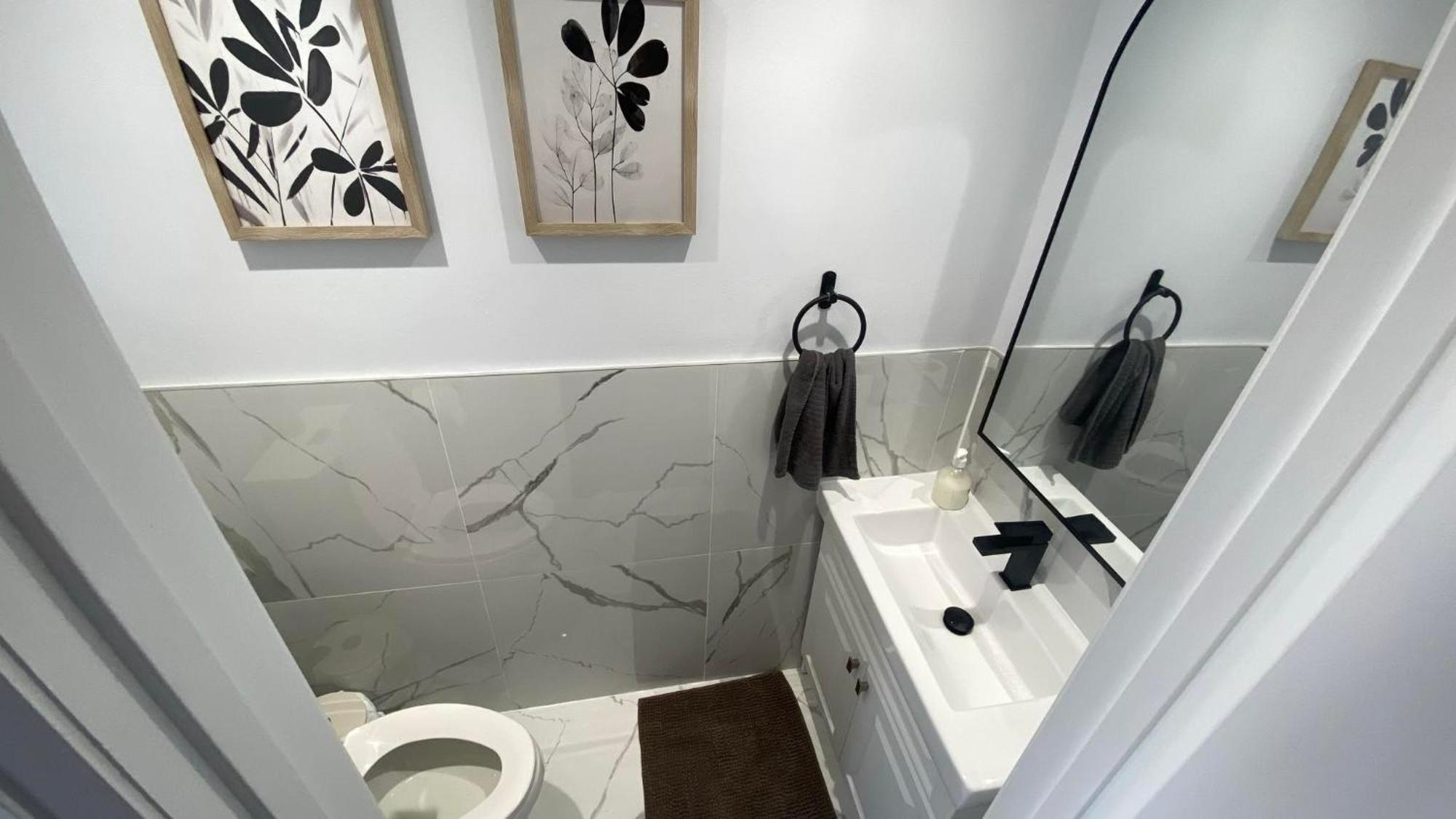 Spectacular 3 Bedroom 2 Wr House - Close To Airport 토론토 외부 사진
