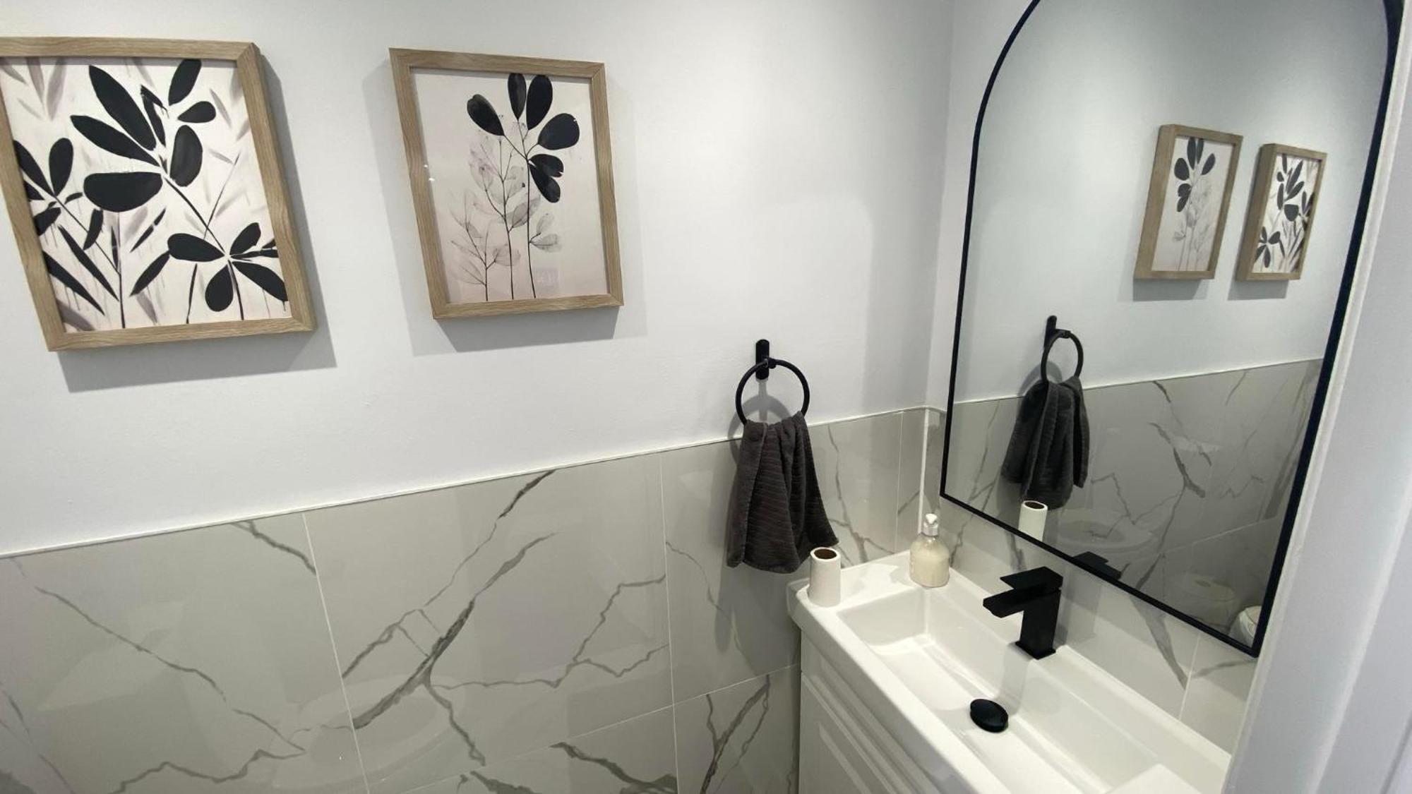 Spectacular 3 Bedroom 2 Wr House - Close To Airport 토론토 외부 사진