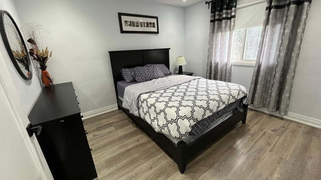 Spectacular 3 Bedroom 2 Wr House - Close To Airport 토론토 외부 사진